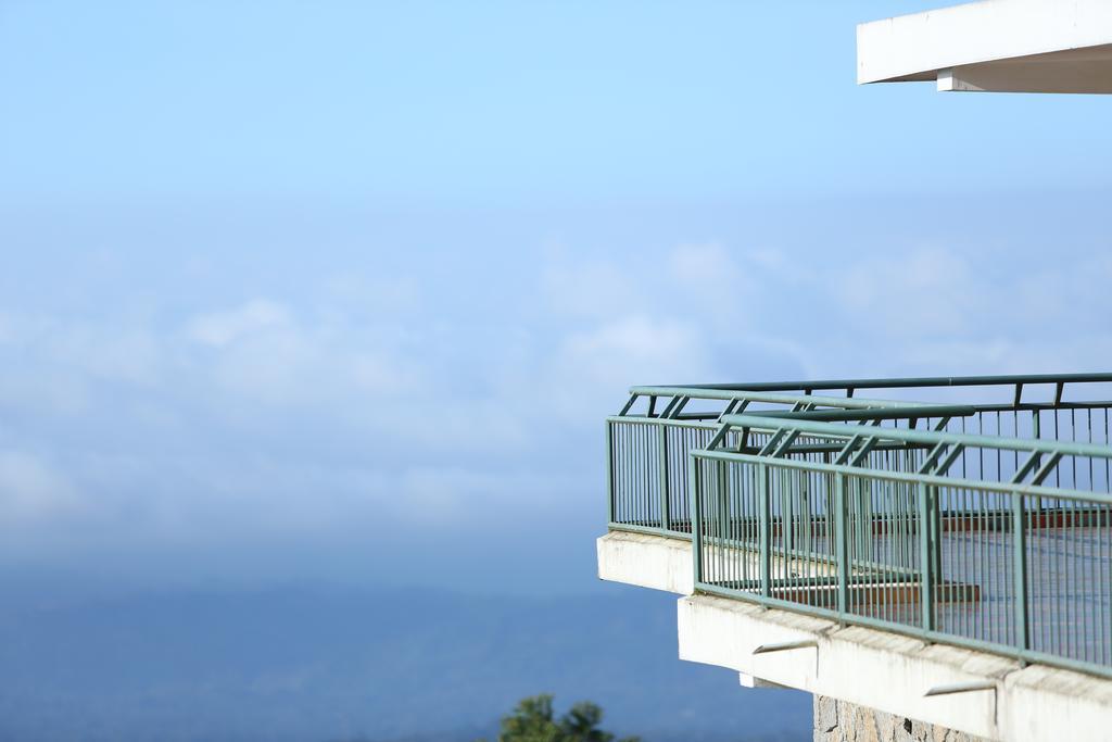 Ayur County Resort Chinnakanal Exterior photo