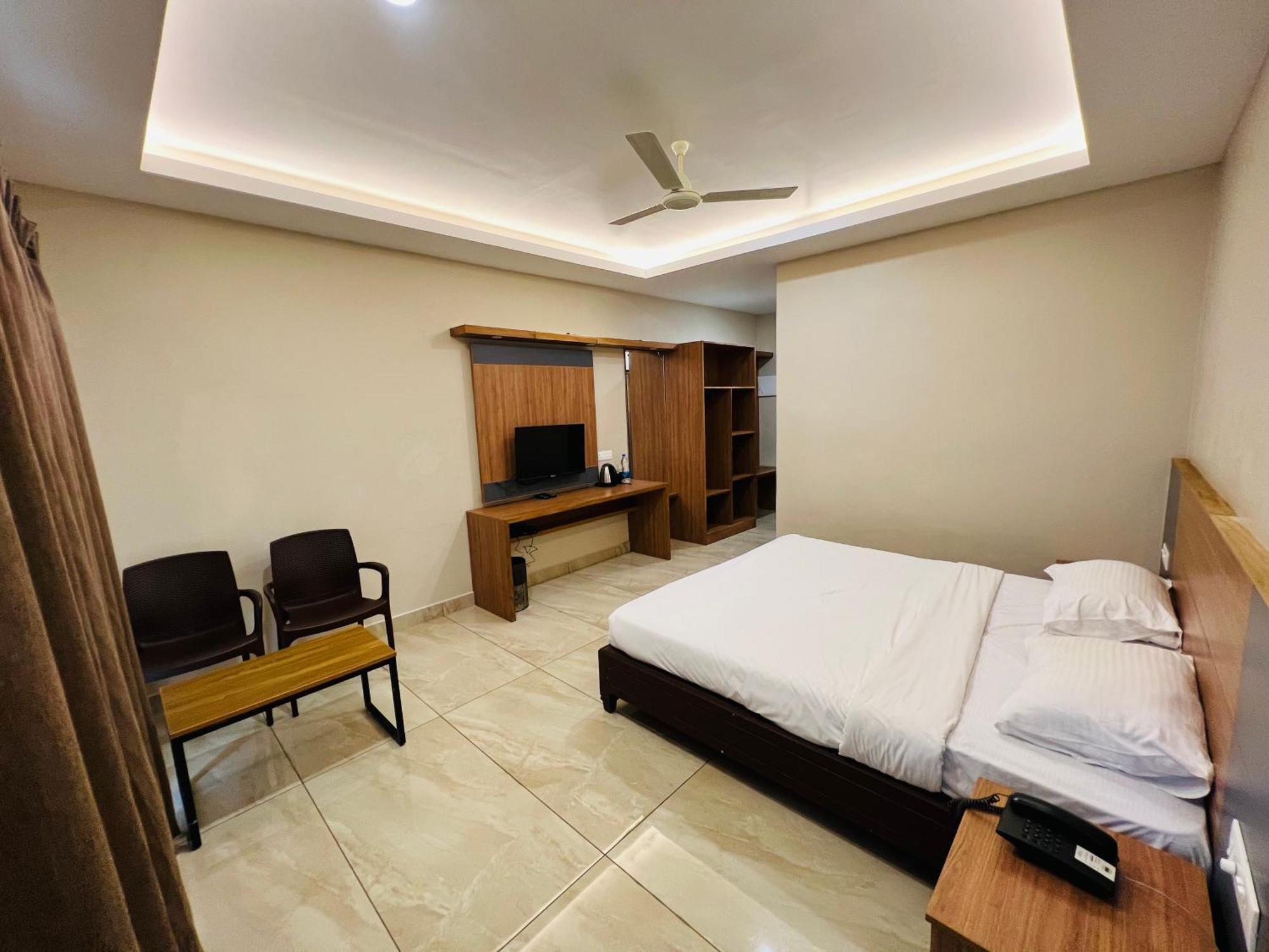 Ayur County Resort Chinnakanal Exterior photo